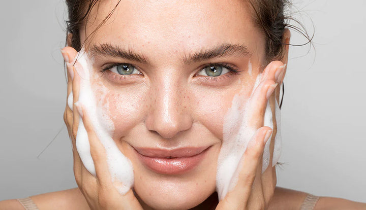 Best Facewash for Dry Skin to Lock in Hydration